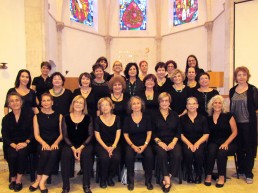 Der Chor arbeitet in Tel Aviv, Israel unter der Leitung von Ira Kalechman und mit der Piano Begleitung von Arin Maisky. Das Ensemble besteht aus 25 Laiensängerinnen, die aus verschiedenen Berufen kommen