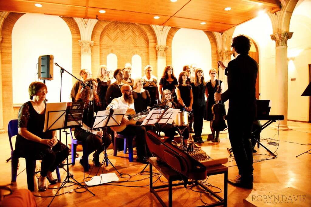 The Lewandowski Chorale ist ein in Johannesburg ansässiger Chor. Das Ensemble widmet sich der Wiederbelebung der klassischen jüdisch-liturgischen Musik sowohl innerhalb der südafrikanischen jüdischen Gemeinde als auch in der Gemeinschaft als Ganzes.