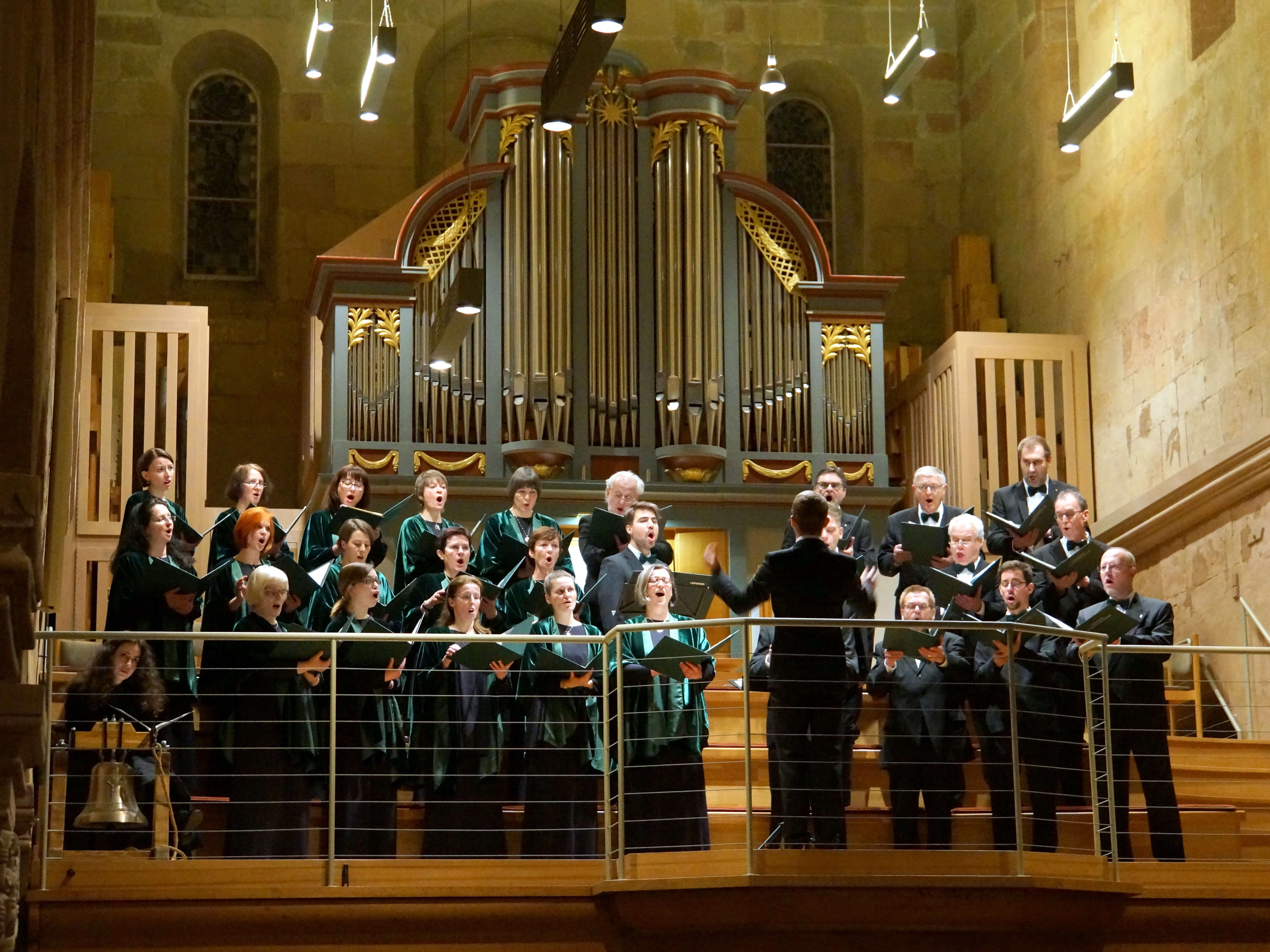 Der Leipziger Synagogalchor widmet sich intensiv und engagiert der Pflege jüdischer Musik. Die 35 Sängerinnen und Sänger – sämtlich Nichtjuden – bringen seit der Chorgründung 1962 jene Musik auf die Konzertpodien der Welt, die ihre Vorfahren beinahe vollständig vernichtet hätten.