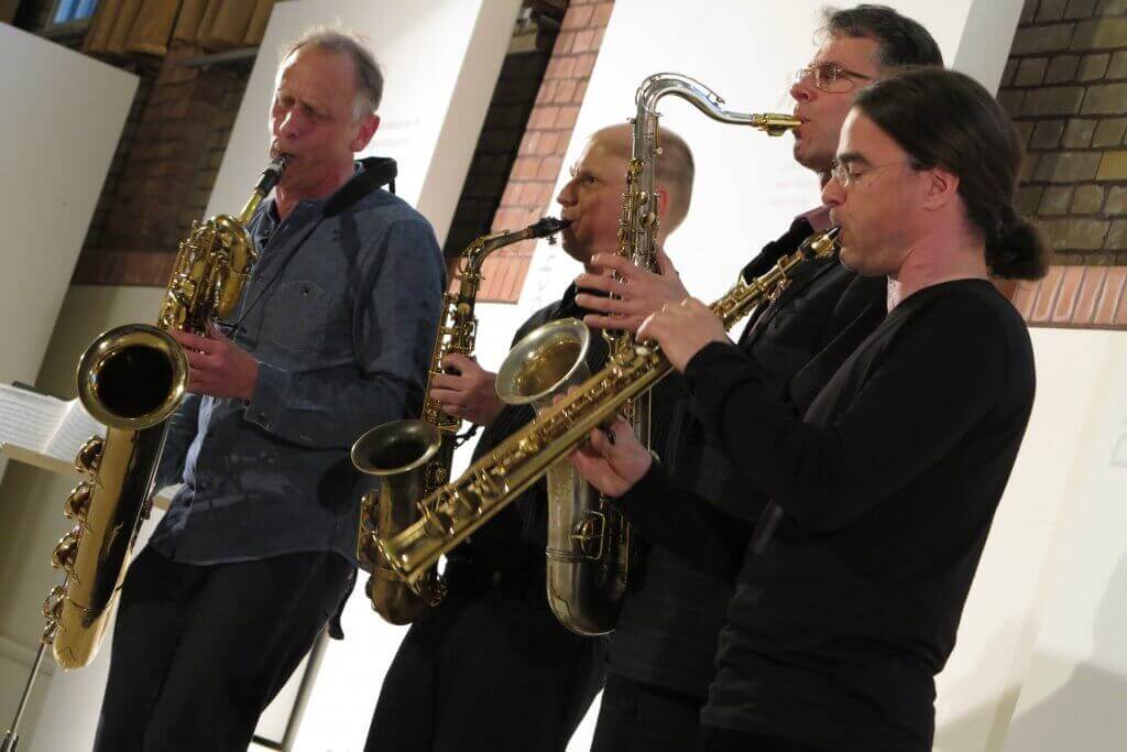 SAXOFONQUADRAT ALTE UND NEUE MUSIK FÜR VIER SAXOFONE